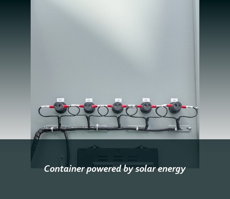 Container powered by solar energy