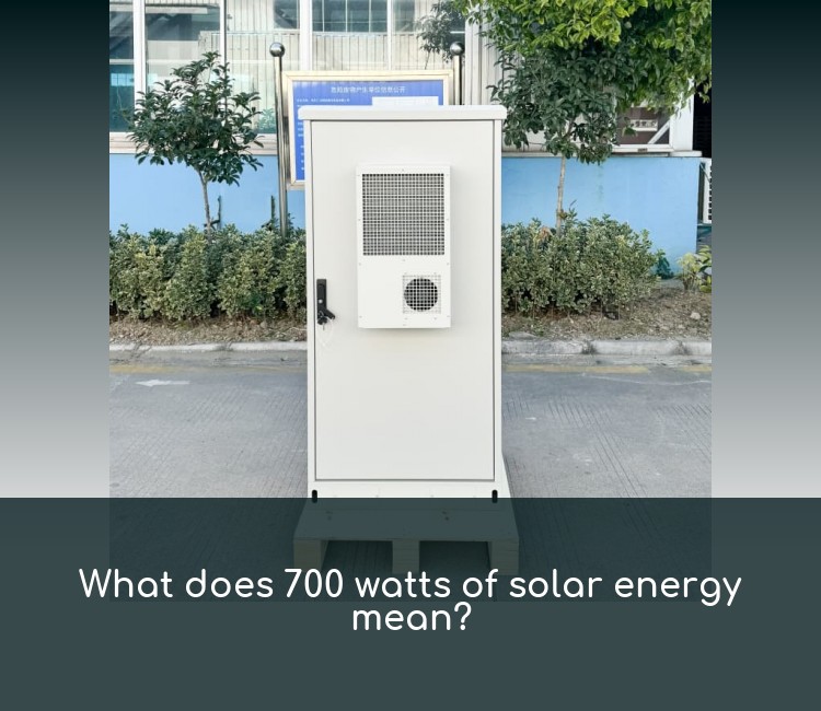 What does 700 watts of solar energy mean?